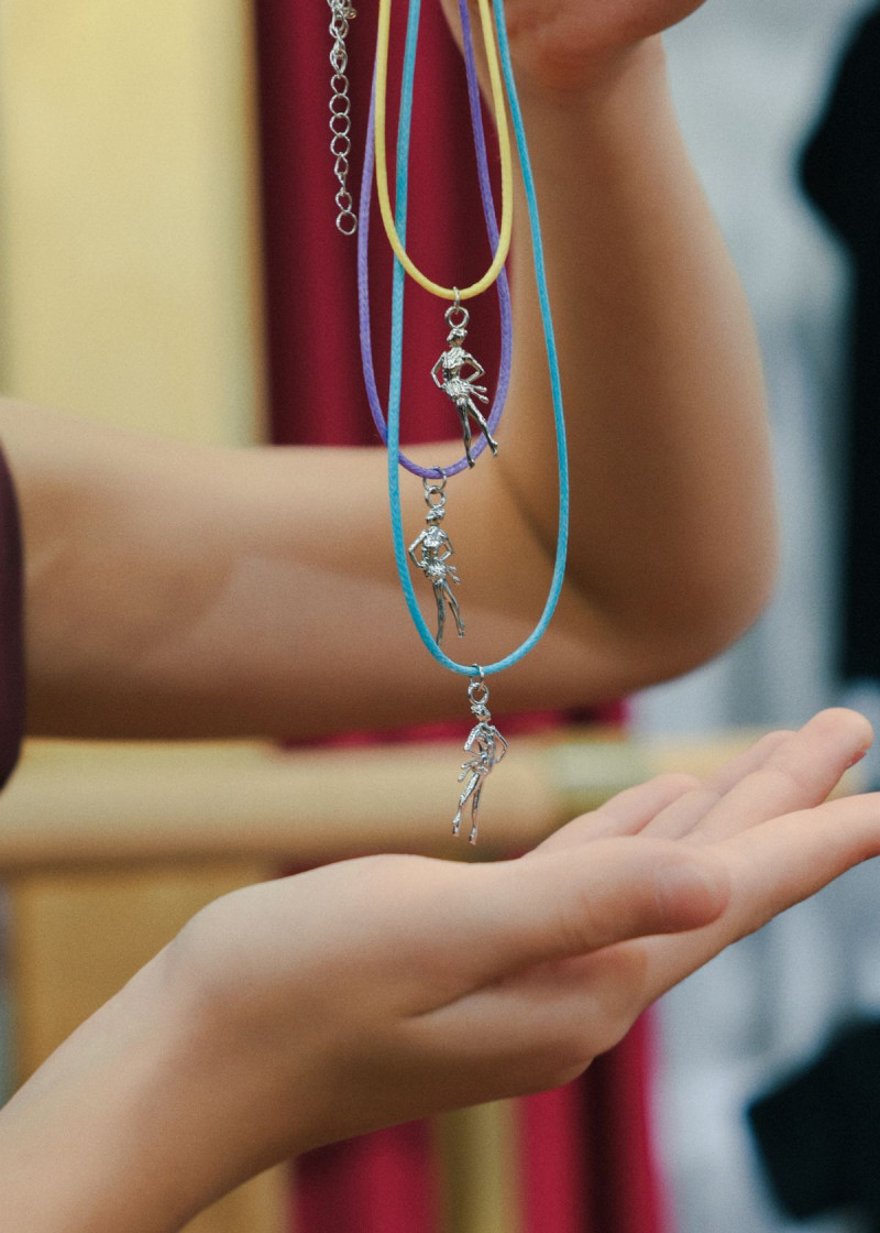 Шнур с кулоном Гимнастка голубой, 45cm