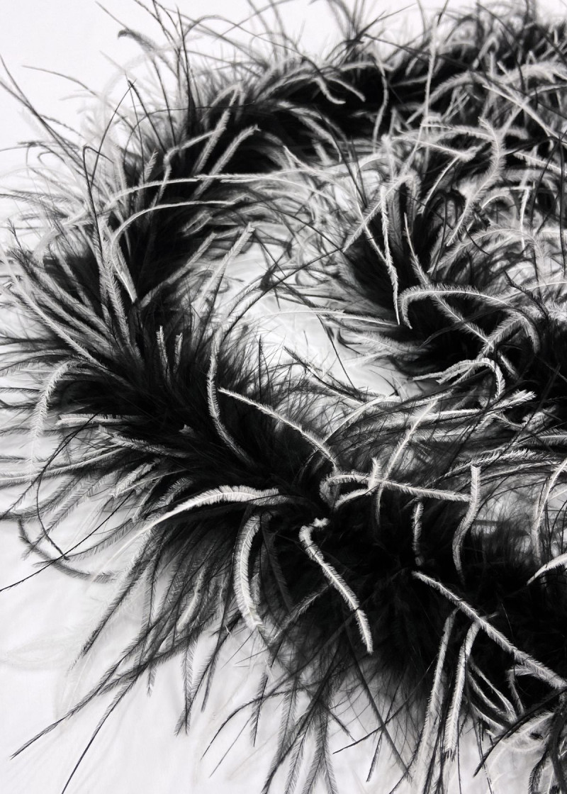 Боа страус Premium перо, Black/White, 1.8m, трехниточный