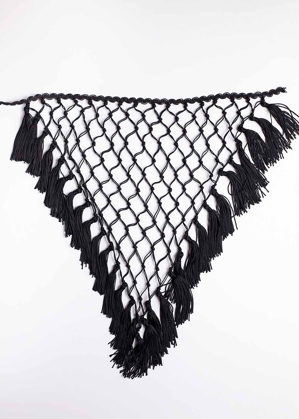 Knotted dance fringe triangle