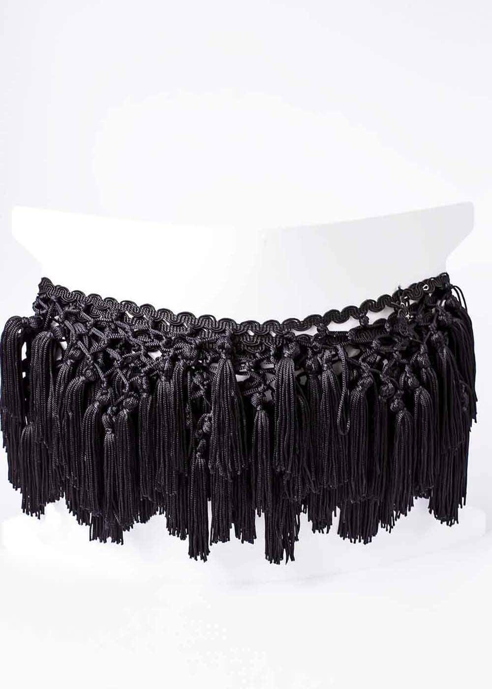 Knotted dance fringe triangle to buy at the Grand Prix store